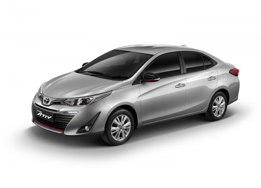  Toyota Yaris Ativ 2017 года  (фото 4 из 5)